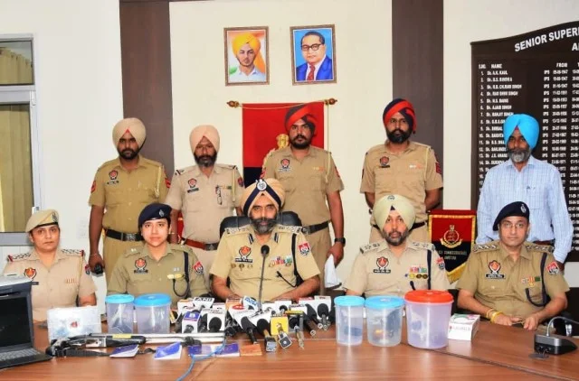 तरनतारन सेवा केंद्र से चल रहे फर्जी हथियार लाइसेंस रैकेट का भंडाफोड़
