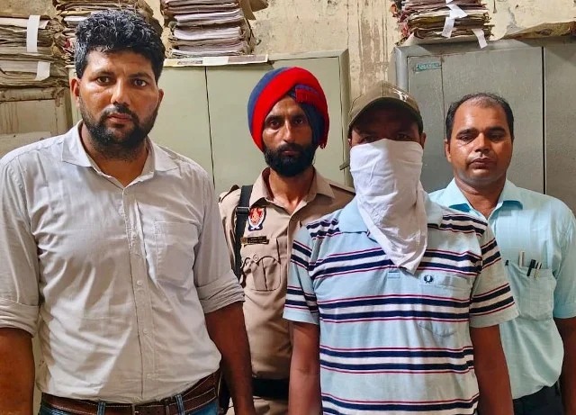रिश्वत लेते सहायक सब इंस्पेक्टर गिरफ्तार