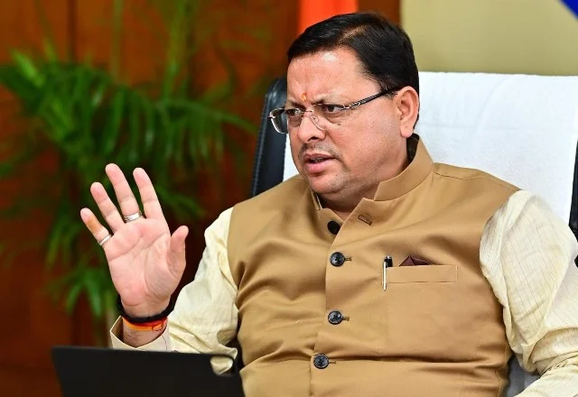 सीएम ने अफसरों को दिए सड़कों को गड्ढा मुक्त करने के निर्देश