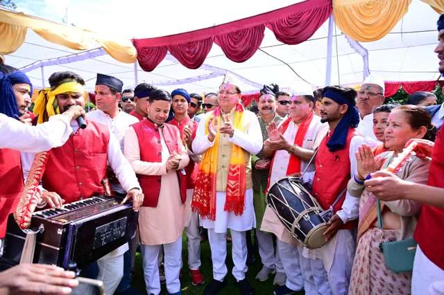 अबीर-गुलाल संग और निखरे लोक संस्कृति के रंग