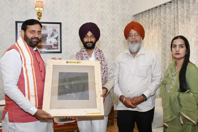 पद्मश्री साहित्यकार डॉ. देशवाल व पैरालंपिक खिलाड़ी हरविंदर सम्मानित