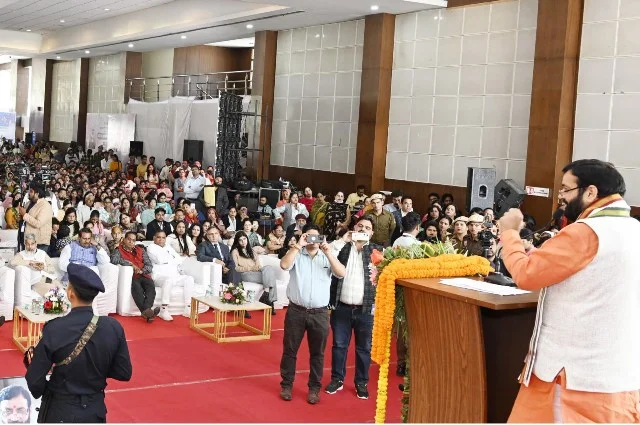 महिलाओं को विशेष दिनों में मिलने वाली छुट्टियों में बढ़ोतरी