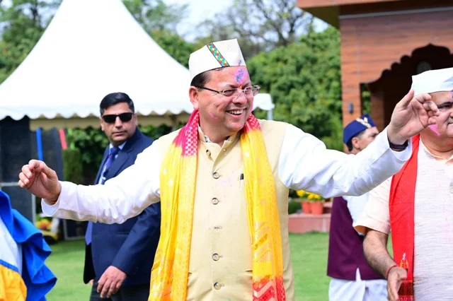 मुख्यमंत्री आवास में होली मिलन कार्यक्रम आयोजित