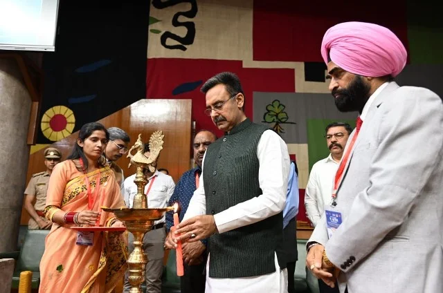 युवा सकारात्मक रूप से राजनीति में भाग लें - हरविंद्र कल्याण