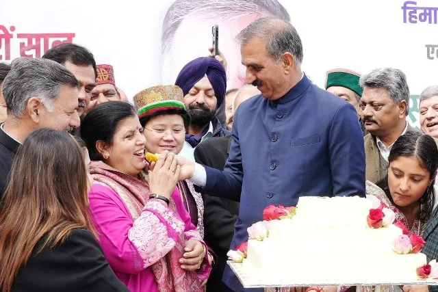 लोगों ने उत्साह के साथ मुख्यमंत्री का जन्मदिन मनाया