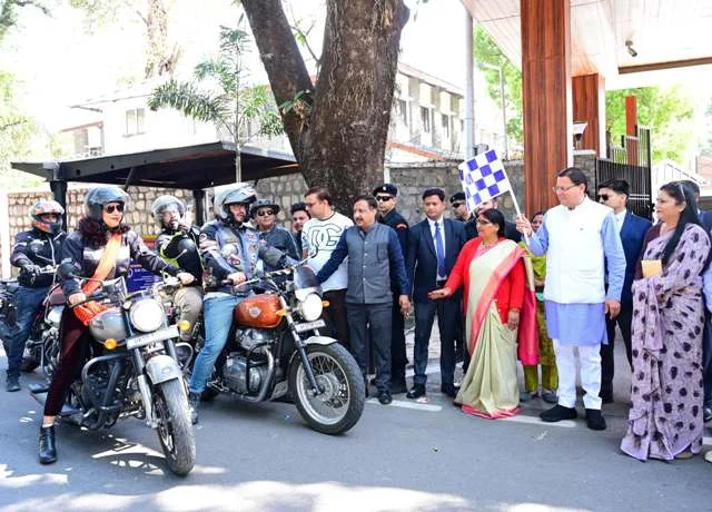 सीएम धामी ने बाइक रैली को दिखाई हरी झंडी