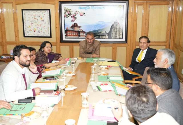 सीएम ने की एचपीएसईडीसी के साथ रिव्यू मीटिंग