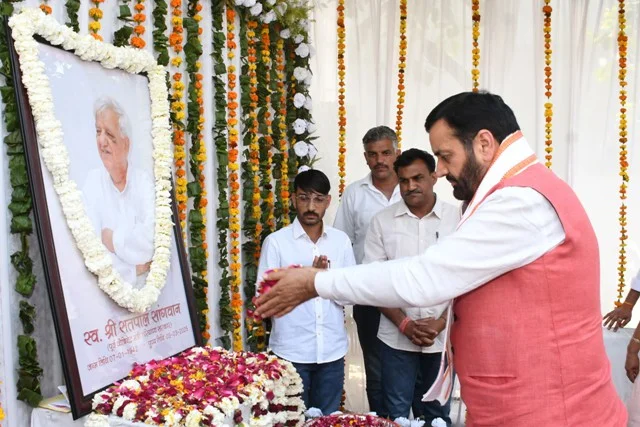सीएम सैनी ने पूर्व मंत्री सतपाल सांगवान को दी श्रद्धांजलि
