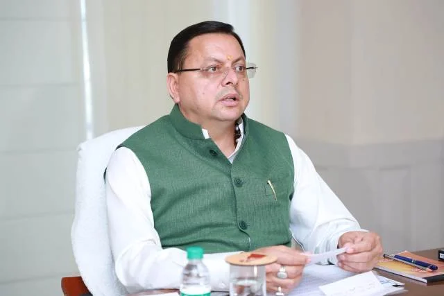 सीएम हेल्पलाइन को लेकर सीएम लापरवाह अफसरों से नाराज