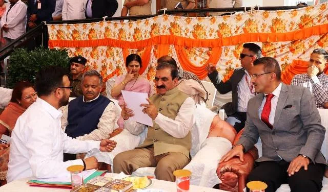 मुख्यमंत्री ने सिरमौर जिले के लोगों की समस्याएं सुनी