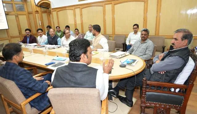 स्थानीय टूरिस्ट रूट्स पर चलेंगी हॉपऑन और हॉप ऑफ लग्जरी बसें