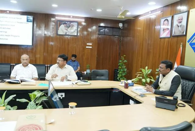 आयुर्वेद को जन-जन तक पहुँचाने की तैयारी, CS ने की समीक्षा