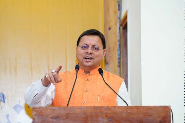 उत्तराखंड बोर्ड के टॉपर्स को मिला मुख्यमंत्री आवास में सम्मान
