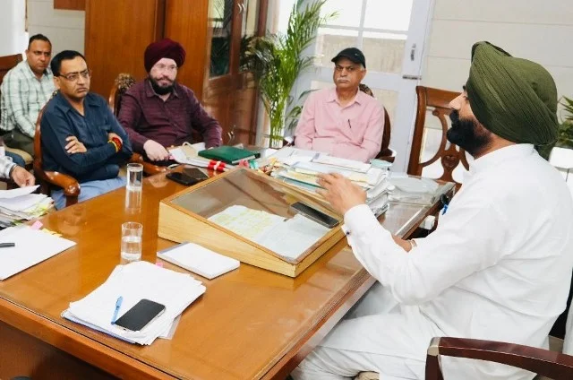 कर्मचारियों को नियमित करने के लिए सरकार बना रही है स्पष्ट प्रक्रिया