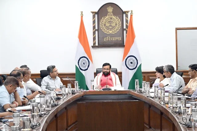 गांवों के मौजूदा तालाबों के जीर्णोद्धार के निर्देश