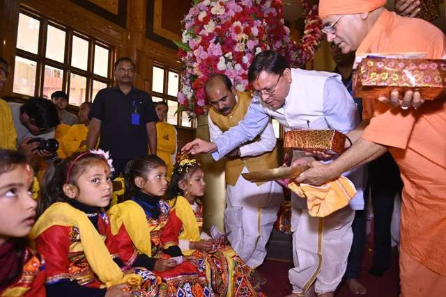 डोल आश्रम में श्री पीठम स्थापना महोत्सव में शामिल हुए मुख्यमंत्री