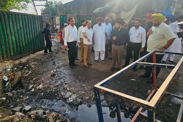 मंत्री ने नगर निकायों को दिए समयबद्ध समाधान के निर्देश