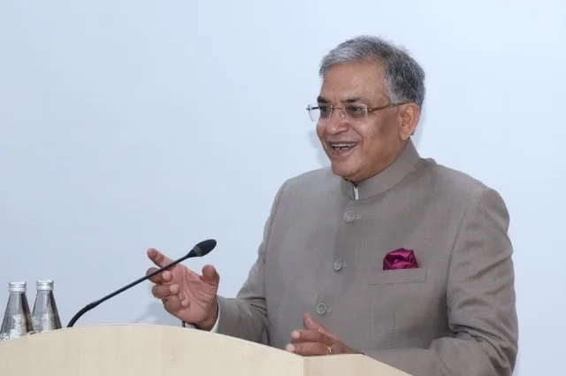 मतदान प्रक्रिया को सरल बनाने के लिए आयोग के नए निर्देश