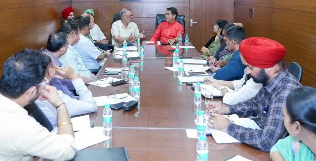 अब नशामुक्तों को सिखाए जाएंगे हुनर - अरोड़ा