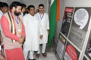 मुख्यमंत्री ने युवाओं से लोकतंत्र की रक्षा का संकल्प लेने का आह्वान किया