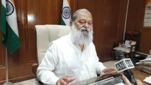 विज ने श्रमिक योजनाओं के लिए हैल्प-डेस्क स्थापित करने को दी मंजूरी