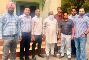 शिक्षा विभाग के क्लर्क विकास जिंदल रिश्वत लेते हुए गिरफ्तार