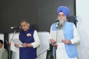 स्पीकर संधवां ने संजीव अरोड़ा को कराया शपथग्रहण