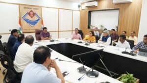उत्तराखंड सचिवालय में प्रोजेक्ट्स की हुई समीक्षा