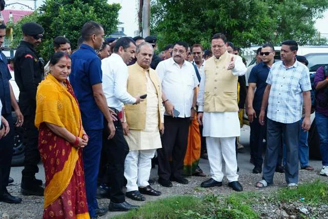 धामी ने रायपुर क्षेत्र में बाढ़ प्रभावित इलाकों का जायजा लिया