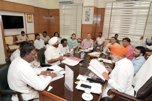 कैबिनेट सब-कमेटी ने नगर निगम कर्मचारियों की मांगों पर चर्चा की