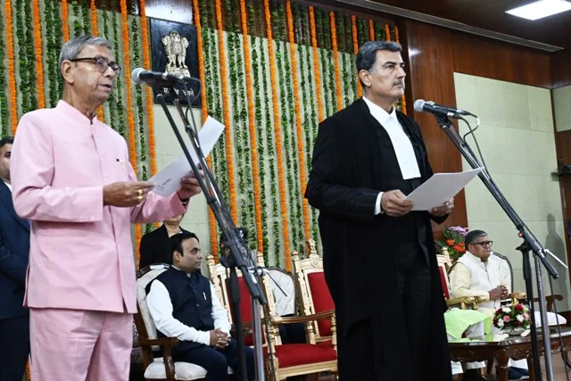 हरियाणा के 19वें राज्यपाल के रूप में अशीम कुमार घोष ने शपथ ग्रहण की