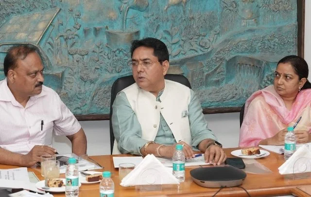 मार्च 2026 तक 390 सरकारी भवनों पर लगेंगे सौर ऊर्जा प्लांट