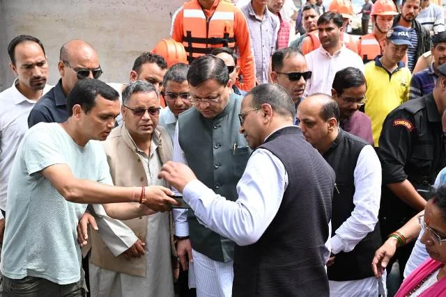 आपदा पीड़ितों से मिले मुख्यमंत्री, हर संभव मदद का दिया भरोसा