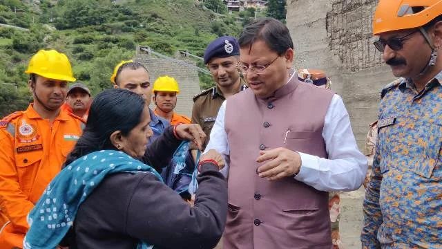 उत्तरकाशी आपदा राहत कार्य देखते हुए सीएम धामी भावुक, दृश्य ने छुआ सबका दिल