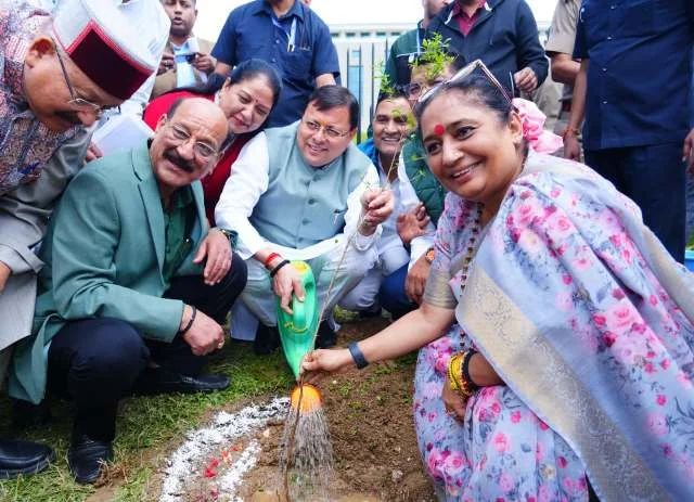 “एक पेड़ माँ के नाम” अभियान में मुख्यमंत्री व विधानसभा अध्यक्ष की भागीदारी