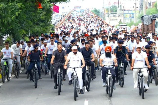 मुख्यमंत्री ने हॉकी जादूगर ध्यानचंद की राह पर चलने की सीख दी