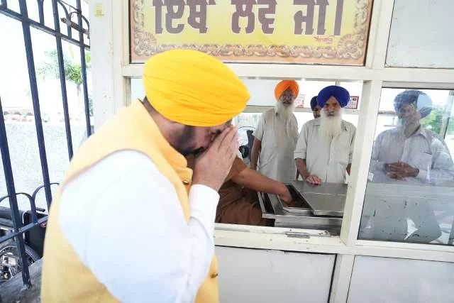 मुख्यमंत्री मान ने शहीदों के बताए रास्ते पर चलकर समाज कल्याण का वादा किया