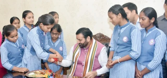 सीएम सैनी और पत्नी सुमन सैनी ने बच्चों के साथ मनाया रक्षाबंधन उत्सव