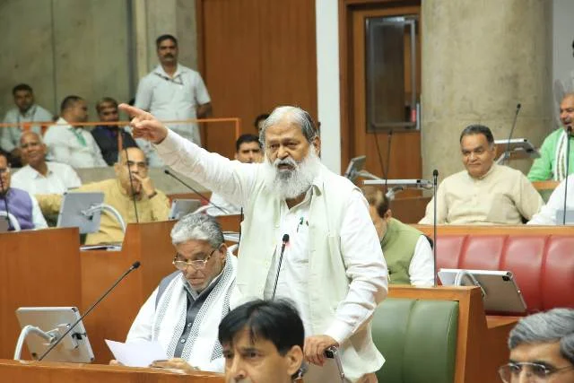 विज ने रखा प्रस्ताव, आपदा मृतकों की आत्मा की शांति के लिए मौन