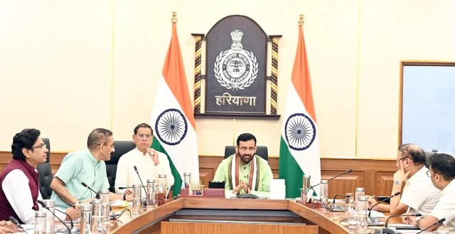 100 करोड़ से अधिक की परियोजनाओं की प्रगति पर सीएम ने की समीक्षा बैठक