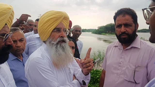 कैबिनेट मंत्री लगातार कर रहे हैं बाढ़ग्रस्त इलाकों का दौरा