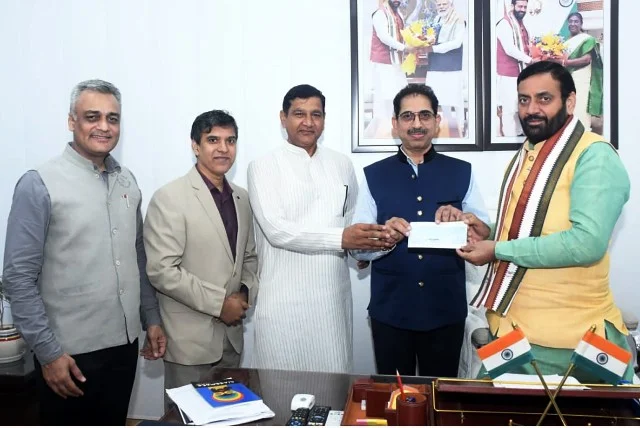 कोइंटरसॉफ्ट निदेशक संदीप पासे ने सरस्वती हेरिटेज बोर्ड को दी मदद