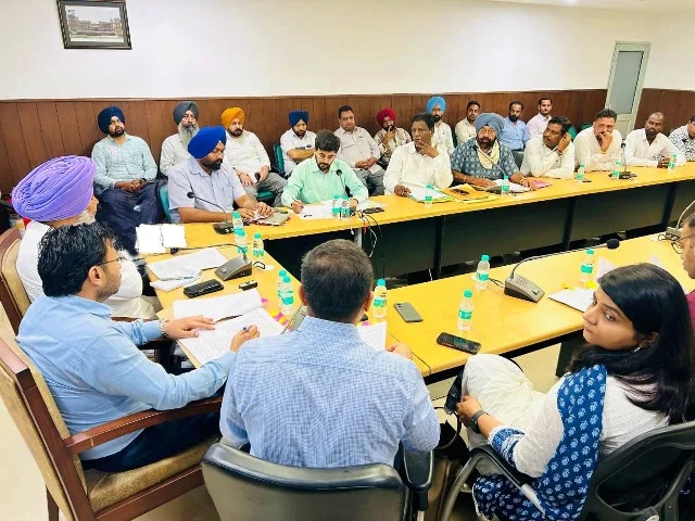 पंजाब में सफाई सेवकों की नई भर्ती होगी नियमित आधार पर
