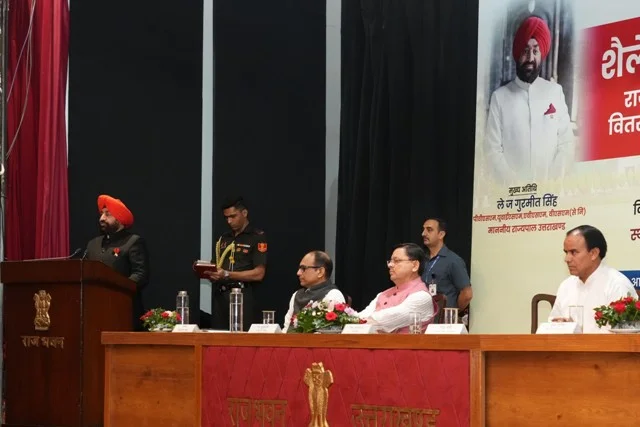 राज्यपाल और मुख्यमंत्री ने शिक्षकों को किया सम्मानित