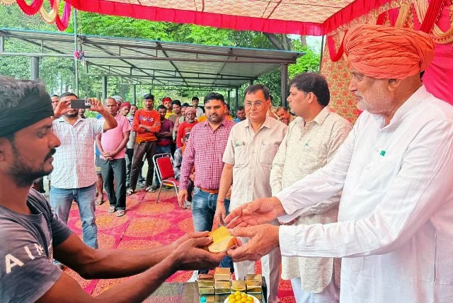 श्रमिक सम्मान एवं जागरूकता कार्यक्रम में मंत्री राणा हुए शामिल