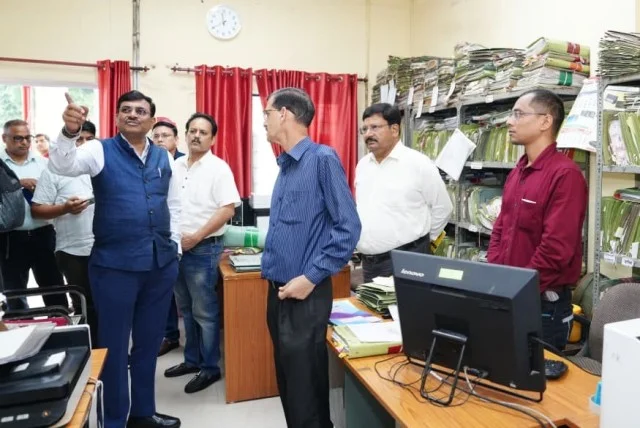सचिवालय की सफाई व्यवस्था का CS ने किया निरीक्षण