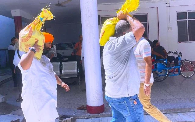 सतलुज के तेज बहाव से हुए नुकसान के बाद मंत्री बैंस ने मंदिर बचाने का लिया संकल्प