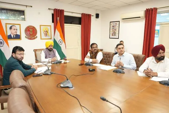 सफाई और पुनर्वास कार्यों की प्रगति पर सीएम मान की नजर