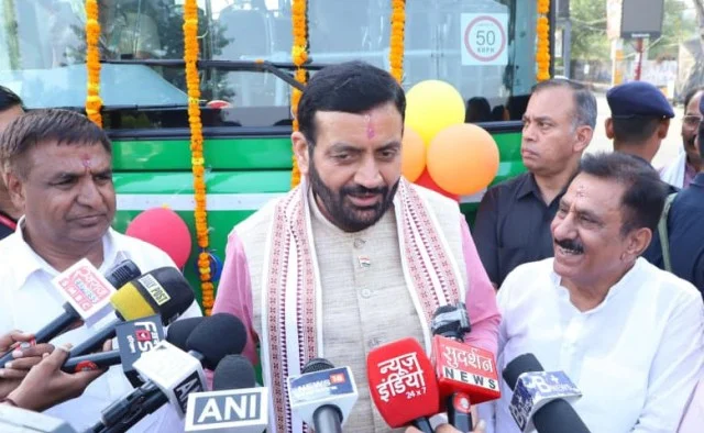 कुरुक्षेत्र को मिली 10 इलेक्ट्रिक बसों की सौगात, सीएम सैनी ने दिखाई हरी झंडी
