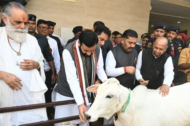 गौ सेवा सबका नैतिक दायित्व, गौशालाओं को बनाएं आत्मनिर्भर - CM